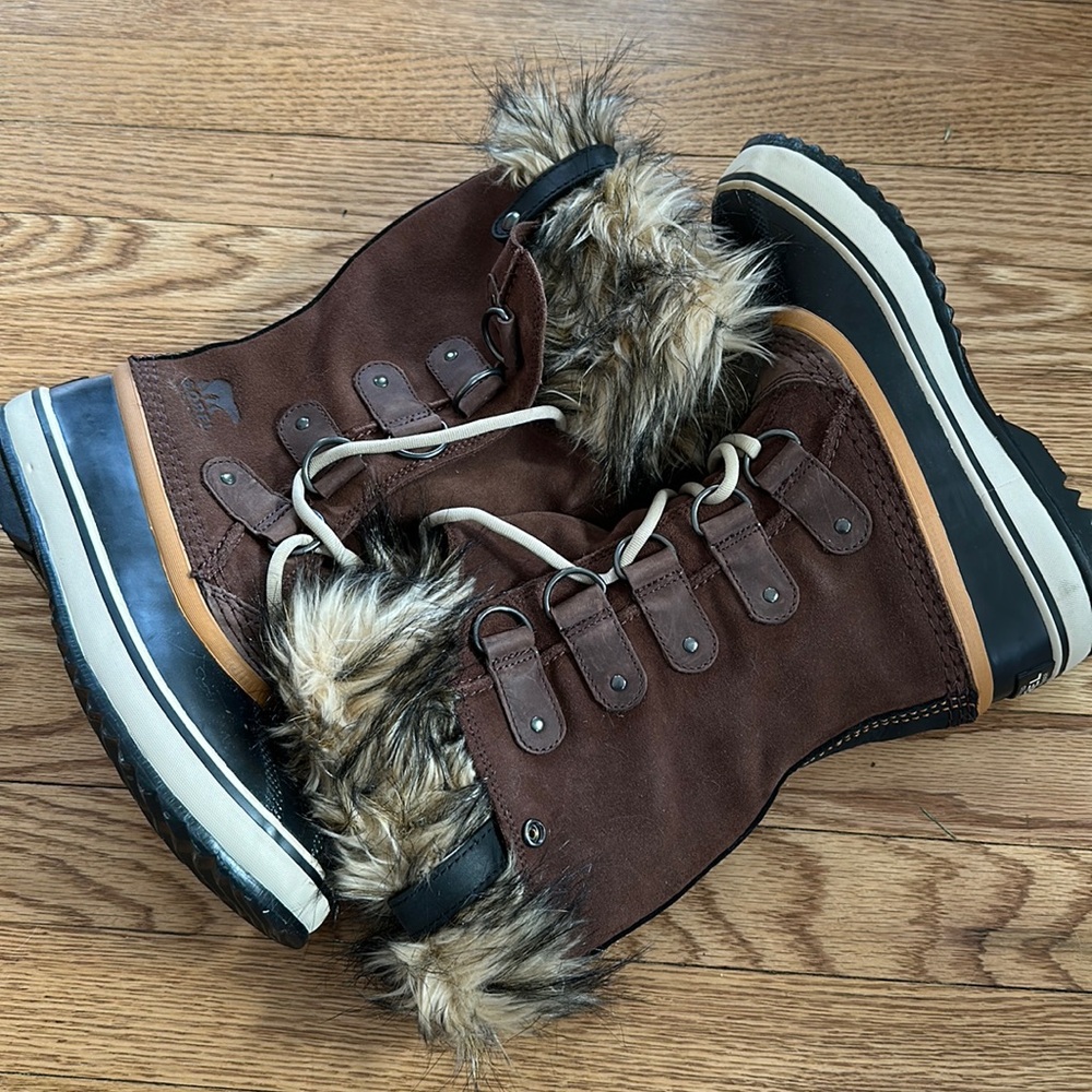 SOREL WOMEN'S JOAN OF ARCTIC™ BOOT size 6 brand new